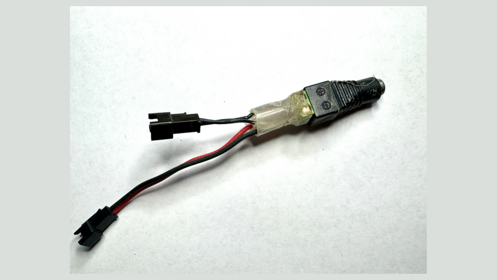 Low-voltage LED power splitter harness with two branches