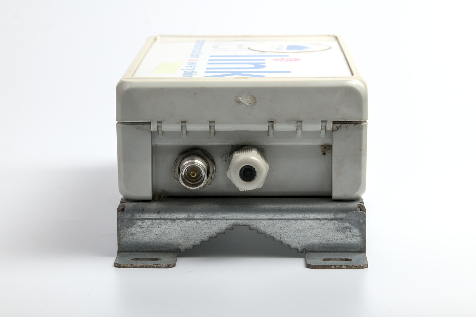 Outdoor LoRaWAN gateway enclosure with antenna connections