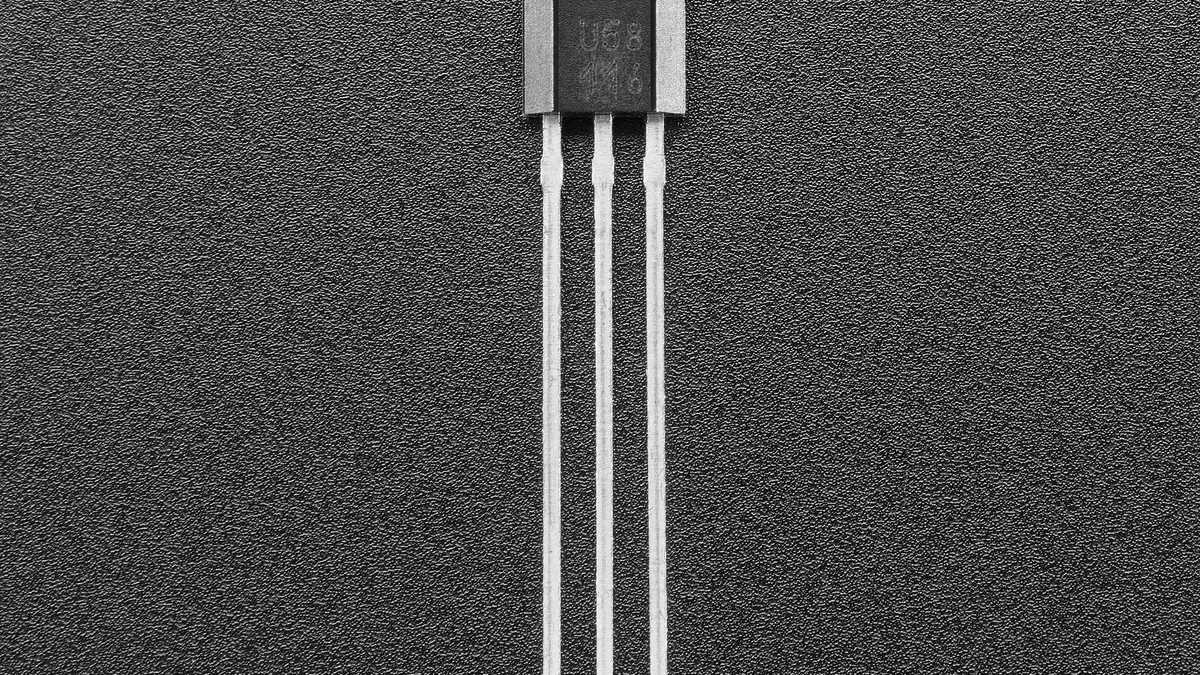 Side and rear view of a three-lead US5881 Hall effect sensor